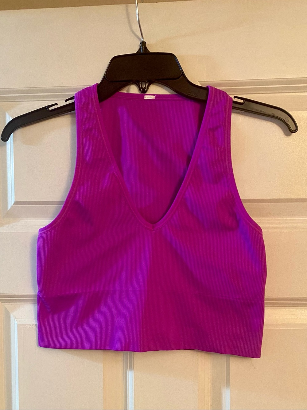 Athleta Aurora Ribbed Cropped V neck Tank, fuschia, size Medium